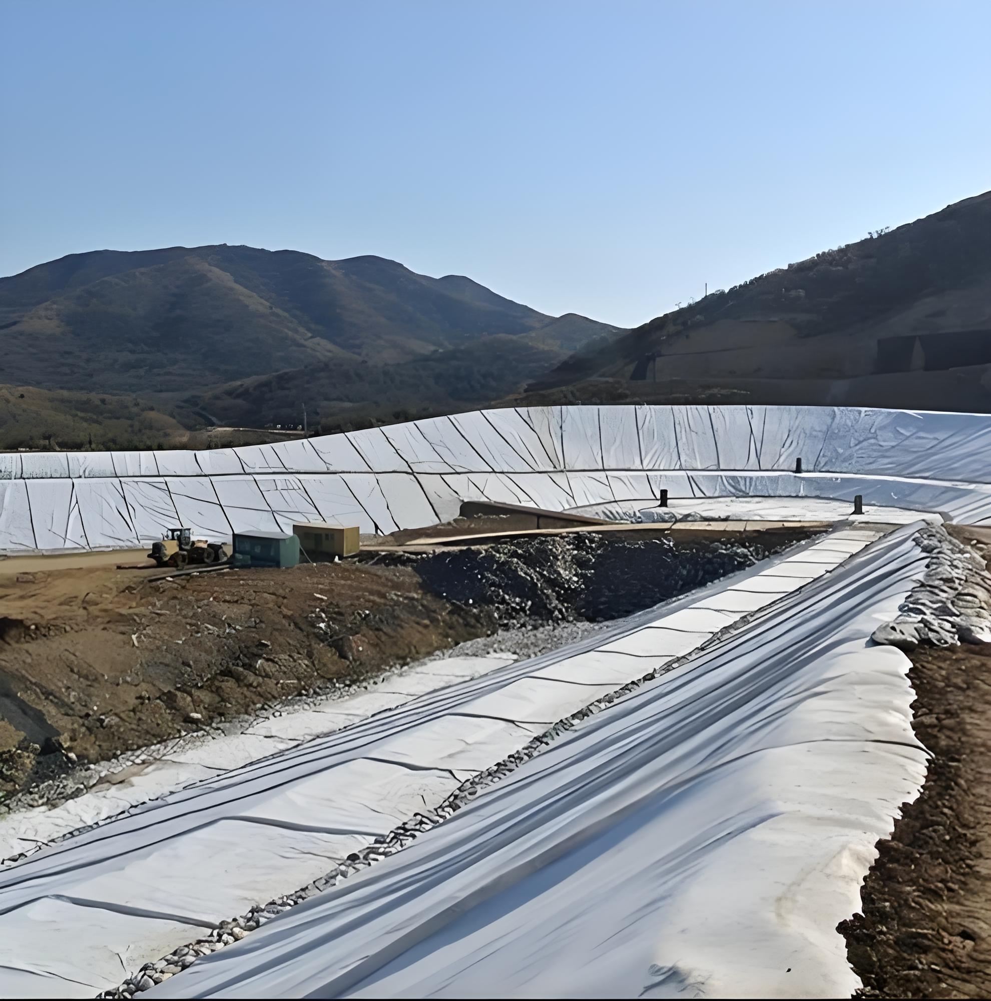 非织造布复合土工膜用于地铁、地下室和隧道、隧洞防渗衬砌。